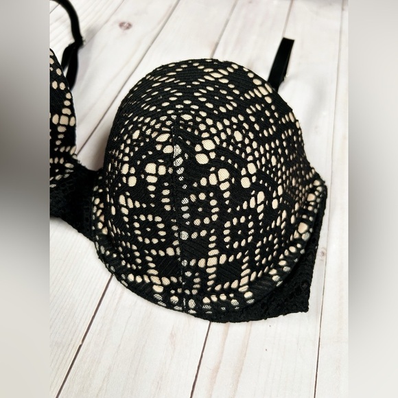 Victoria’s Secret Multi-Way Lace Push Up Bra
Black Nude Size 34C - Picture 2 of 6